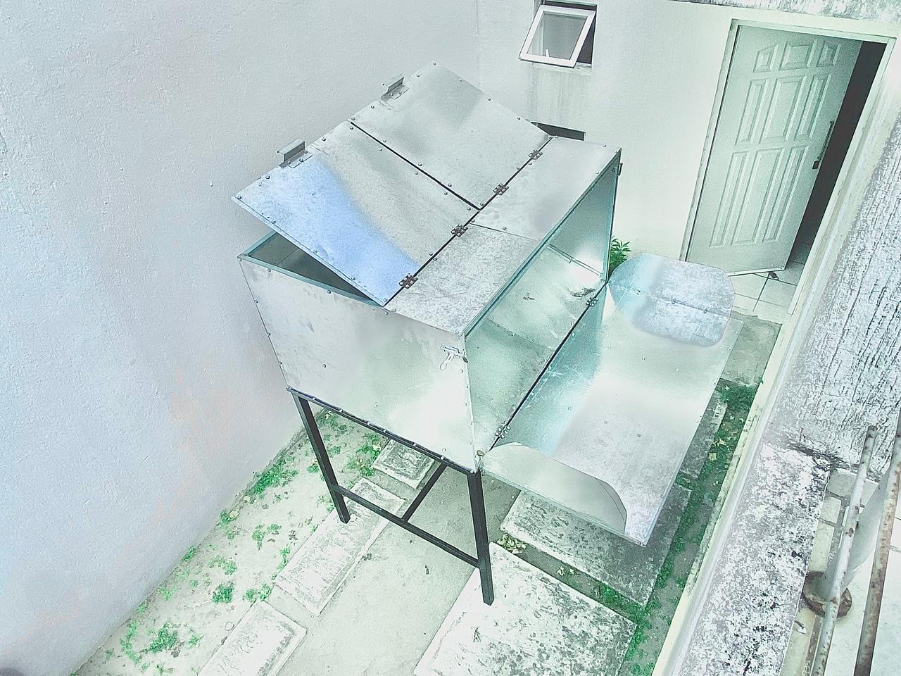 Vista superior del contenedor urbano.